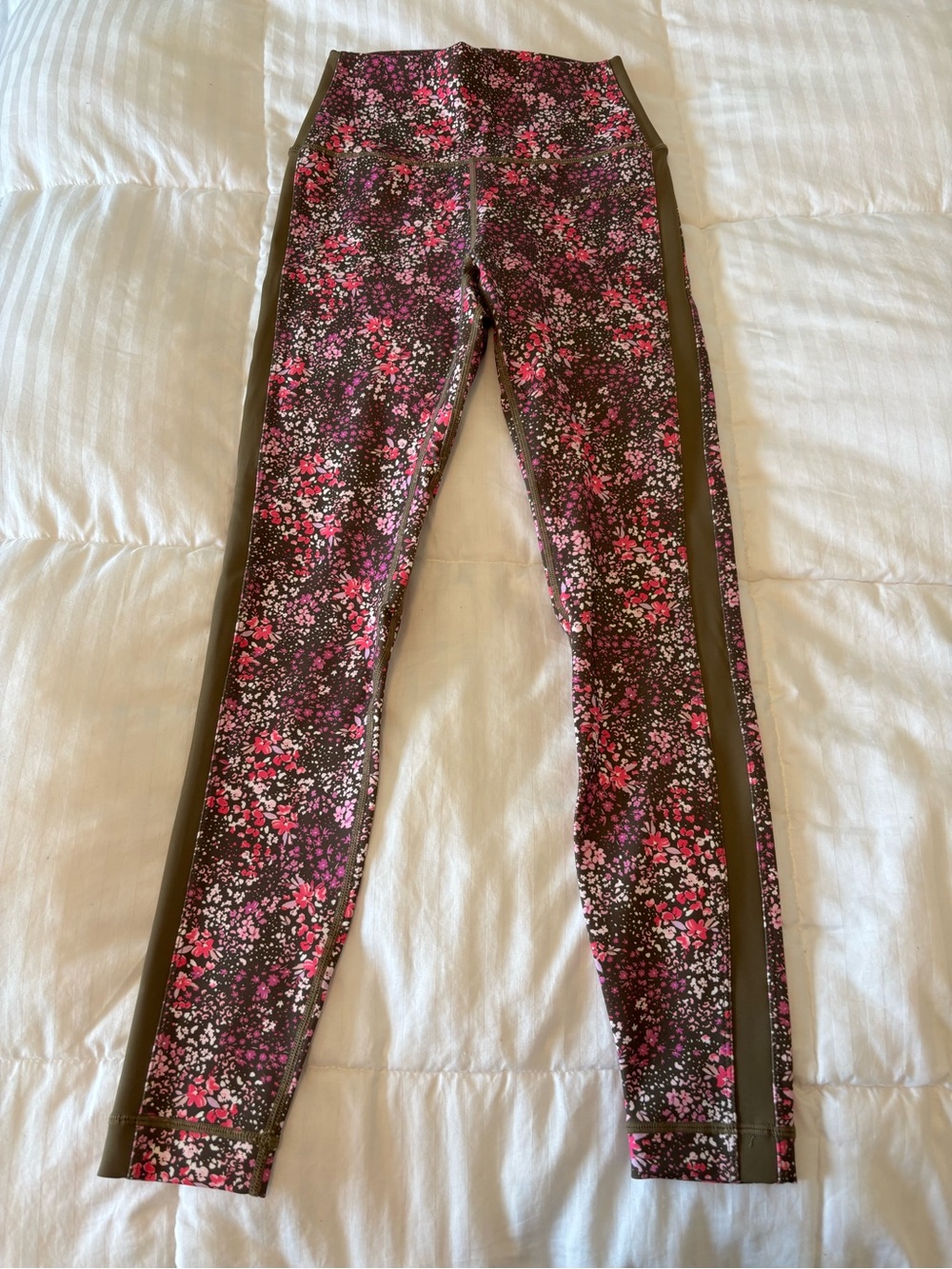 Cream Yoga High-Rise Floral Leggings with Brown Side Panels Small 25” NWOT